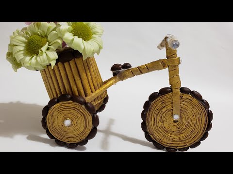 Видео: Миниатюрный велосипед из старых газет. Newspaper  cycle. Tricycle with Basket. Waste material craft.