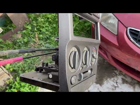 Видео: Hyundai Accent КАК СНЯТЬ ЦЕНТРАЛЬНУЮ КОНСОЛЬ