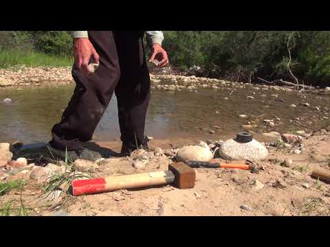 Видео: Есть камни которые магнитит магнит