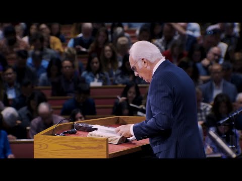 Видео: Разрешает ли Библия женщине проповедовать? (Джон МакАртур)