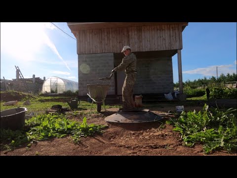 Видео: Гидроизоляция и бетонирование скважины.