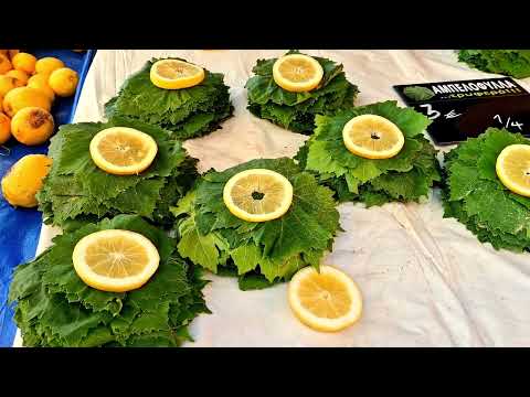 Видео: Рынок базар в Лутраки Греция! Самое вкусное вино и виноградные листья!