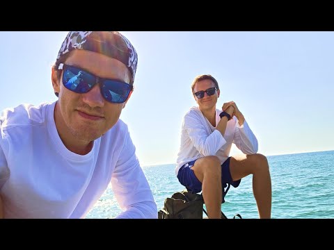 Видео: Рыбалка для новичка на Черном море. Барабулька, ставрида: что еще ловится в Сочи на пляже Светлячок?