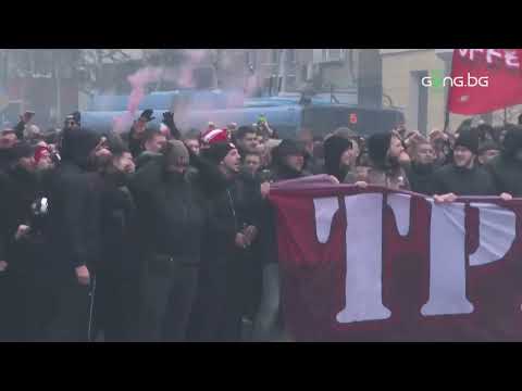 Видео: Шествието на феновете на ЦСКА преди сблъсъка с Левски