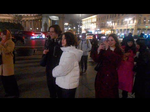 Видео: Уличные музыканты Питер группа Cover Band ID AHO на Малой Конюшенной 24 октября ч4 - Широка река