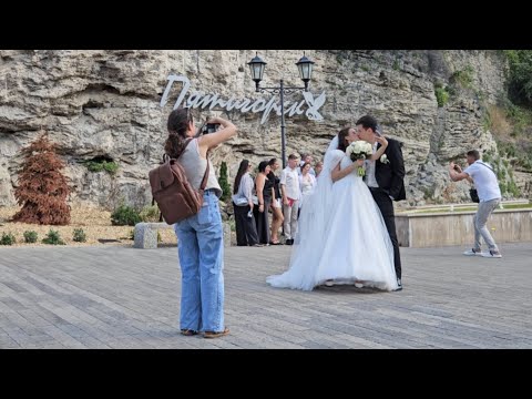 Видео: 4. Не пустили на гору в Пятигорске. Оса срывает съёмку. Кто этот импульсивный блогер? Две свадьбы.