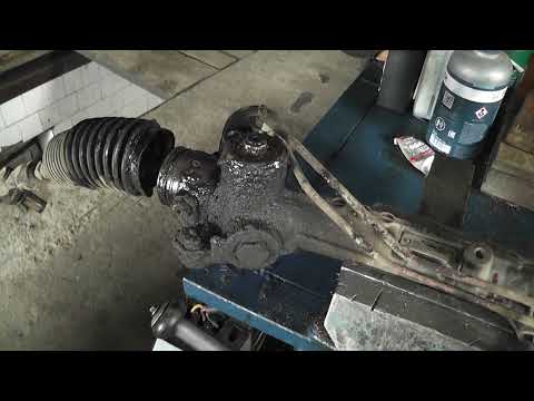 Видео: Volkswagen Passat B5+ ремонт рулевой рейки