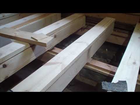 Видео: Как выровнять брус лаги на полу 150 мм на 150 мм. How to level a timber floor from 150 mm to 150 mm.