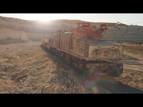 Видео: Большой заброшенный карьер