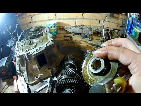 Видео: Дефектовка МКПП KIA CEED, замена подшипников. Часть 1