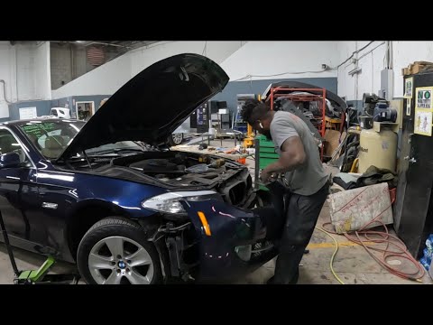 Видео: BMW 528i 2013 года как снять фару и передний бампер