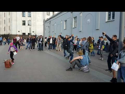 Видео: Король и Шут - Лесник, в исполнении уличных музыкантов