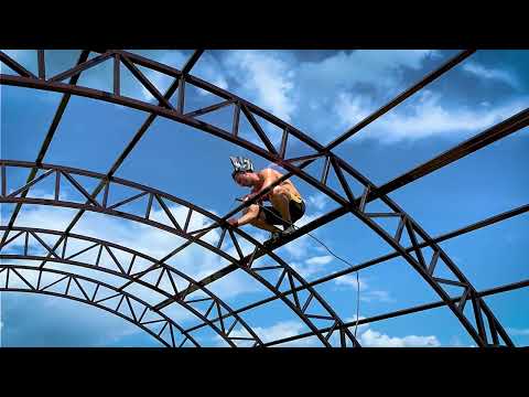 Видео: Навес для машины 6х8 с кровлей из поликарбоната в комплекте с откатными воротами от Спецкаркас