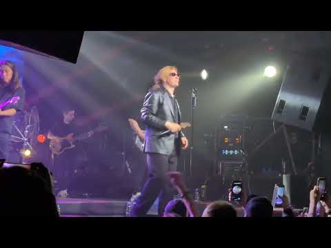 Видео: Три слова- Найк Борзов, клуб Фабрика, Екатеринбург. 26.10.2025