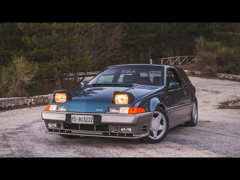 Видео: Volvo 480 Turbo: насколько хорош был шведский аутсайдер? - За рулем Давиде Чирони