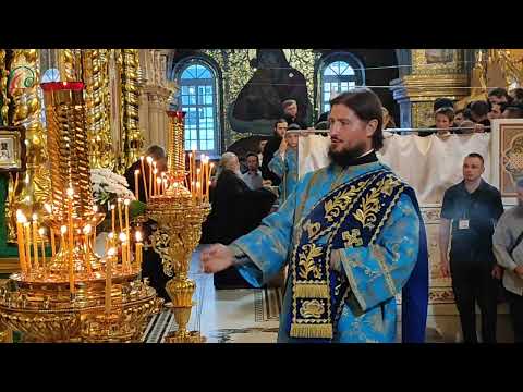 Видео: Честнейшую Херувим - братские хоры Почаевской Лавры