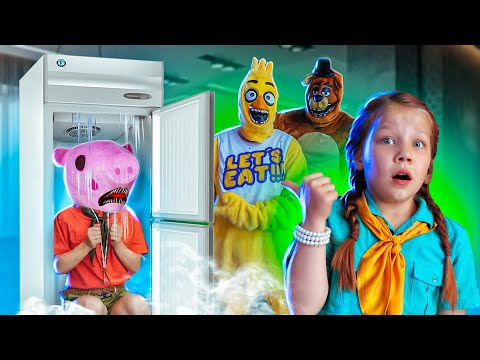 Видео: ПИГГИ ПРОТИВ ФРЕДДИ И ЧИКИ из ФНАФ! Кто из ЗЛОДЕЕВ ВЫГОНИТ РОБЛОКС ПИГГИ из лагеря скаутов?!
