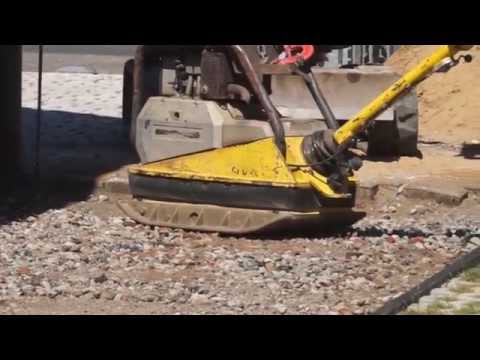 Видео: Как немцы подготавливают площадку для укладки тротуарной плитки, брусчатки