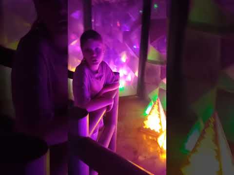 Видео: Тёмный зеркальный лабиринт