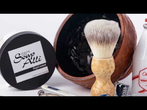 Видео: Бритьё: батл Gillette Mach3 против Merkur 37C Slant