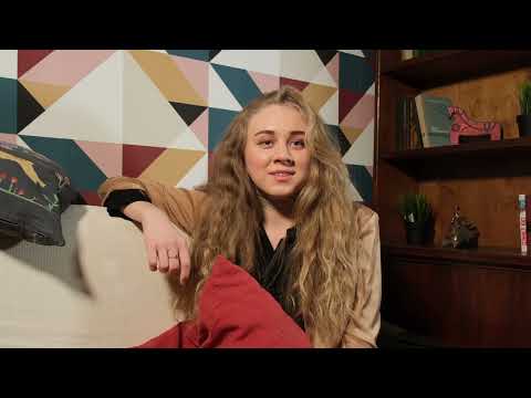 Видео: Пётр Валентинович задаёт вопросы Ульяне Карловой