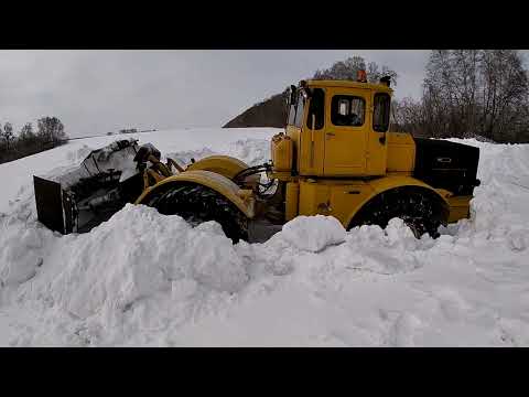 Видео: Трактор К 700 А Чистит снег