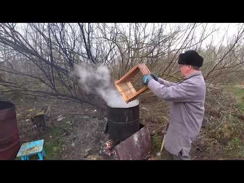 Видео: Пасека Лаврова. Дезинфекция рамок кипячением с добавлением каустической соды