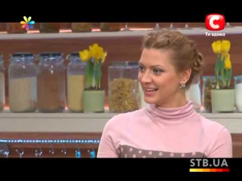 Видео: Английские мини пироги с курицей и курагой - Все буде добре - Выпуск 147 - 13.03.2013