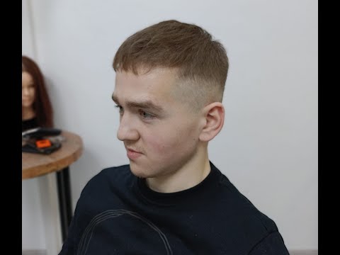 Видео: Урок 2. Стрижка машинкой ( стрижка через насадки, стрижка машинкой через расческу)