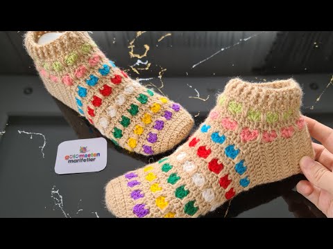 Видео: Модель вязаных тапочек разноцветного сердца (вязаные крючком женские носки)