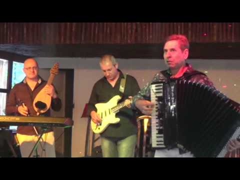 Видео: КОНЦЕРТ НА ПЕТЪР РАЛЧЕВ И ПРИЯТЕЛИ В р-т "СТАРИЯ ДЪБ" В АЛБЕНА