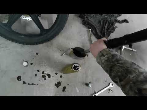Видео: Как поменять масло в вилке мопед Альфа?