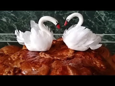 Видео: Лебеди из мастики на каравай