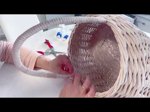 Видео: Корзина из бумажной лозы. МК Плетём ручку для корзины.