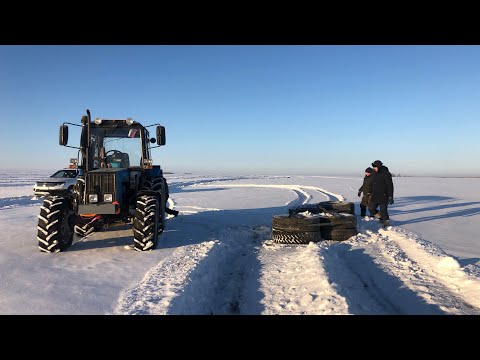 Видео: Пашем снег МТЗ. Тряхомудия.-27 градусов.