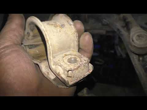 Видео: Замена втулки стабилизатора. Пежо 807 2.0 бензин.