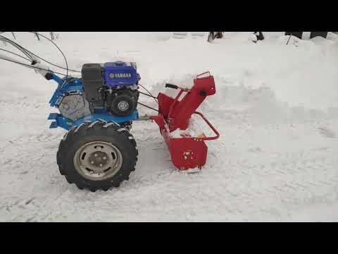 Видео: Убираем 80 см снега мотоблоком