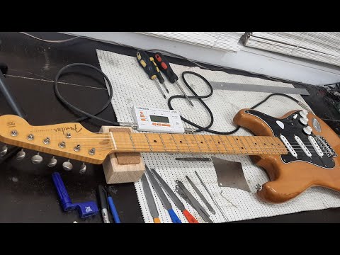 Видео: Гитара-конструктор. Fender High Way One + Relic Depot. Часть 2. Шлифовка ладов, замена сёдел.