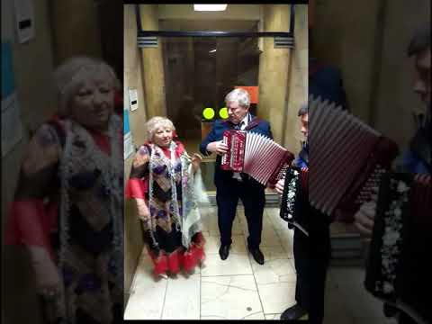 Видео: Перепляс на лестничной площадке. Любовь Погонина, Вячеслав Лунев, Павел Бузин, Рашид Зинников.