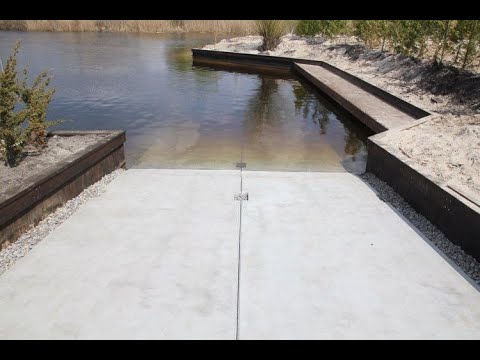 Видео: Слип для Катера, Яхты. Спуск катера на воду.