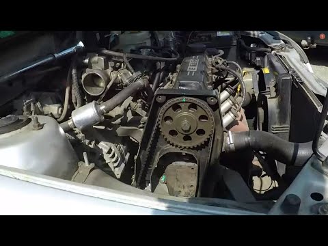 Видео: Замена ремня ГРМ ,помпа Ланос 1.5.Шаровые опоры.