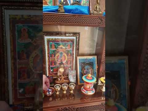 Видео: Домашний алтарь буддиста-мирянина