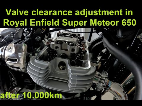 Видео: Регулировка зазоров клапанов в Royal Enfield Super Meteor 650 после 10 000 км [2024]
