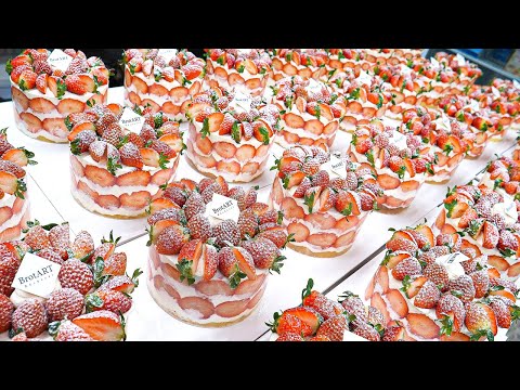 Видео: Корейская еда! Изумительный клубничный торт Этот торт делает мое Рождество счастливым / Street Food