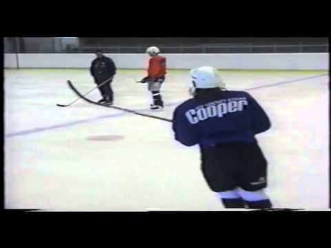 Видео: Техника катания защитника
