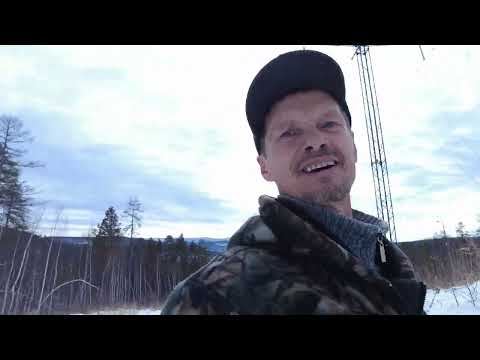 Видео: Джип на МТ, Сузуки на зимней резине. Заруба по глубокому снегу