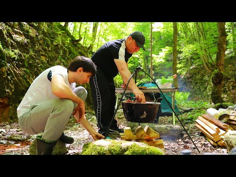 Видео: ДИКО ВКУСНОЕ БЛЮДО из БАРАНИНЫ в ДИКОЙ ПРИРОДЕ