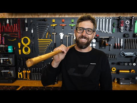 Видео: Профессиональный монтаж настенных инструментов для веломехаников – секреты от лучших британцев