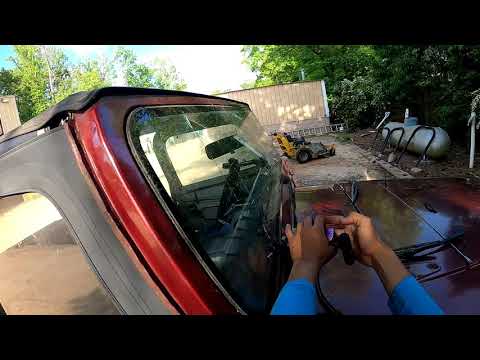 Видео: Замена лобового стекла Jeep Wrangler 87-95 годов! (Холодный нож + жёсткая окантовка!)