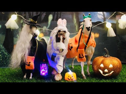 Видео: ХЭЛЛОУИН И ЛОШАДИ-HALLOWEEN AND HORSES-TREAK OR TREAT-ЛОШАДИ БРЕЙЕР БРЕЕР ХЭЛЛОУИН?Breyer Halloween